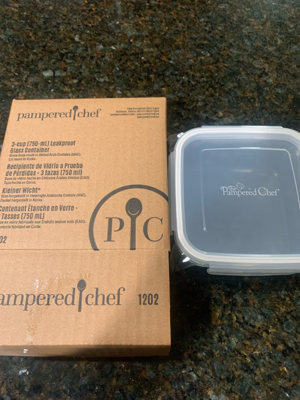 Pampered Chef 3 cup leakproof glass container